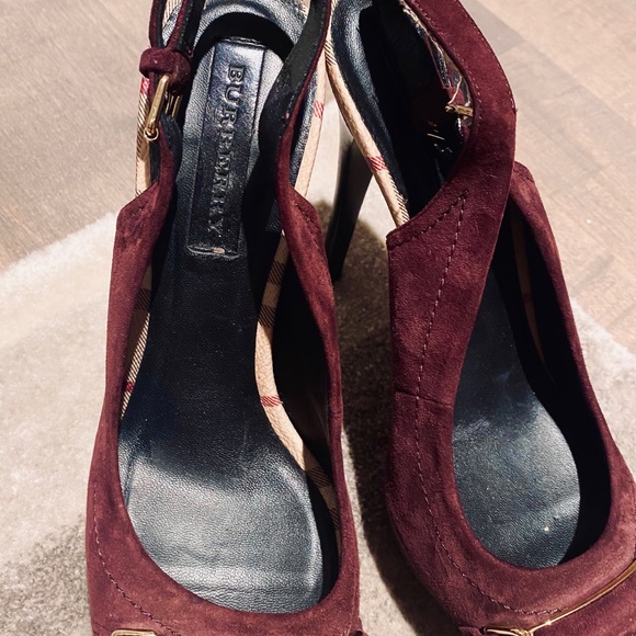 Authentic Burberry suede heels - Picture 3 of 9